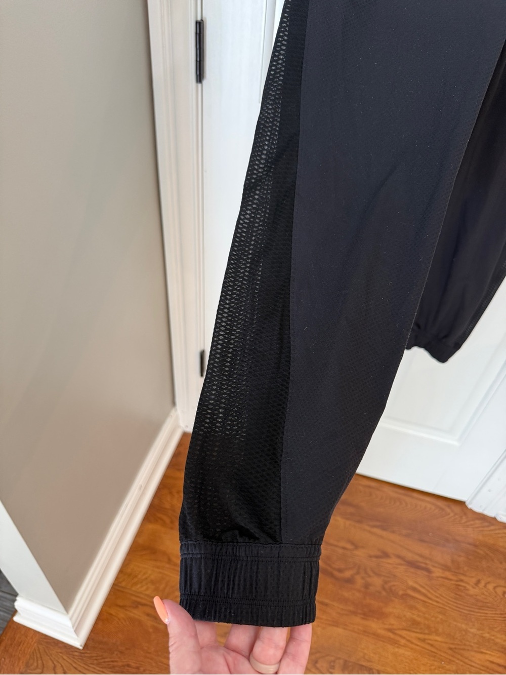 Athleta Quest Jogger Black Size 6 Lightweight Travel Hiking Pants 25410 - Picture 6 of 16